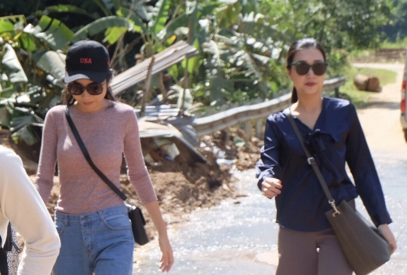 Hai mỹ nhân của hoa hậu việt nam lặng lẽ đi từ thiện tại quảng nam - 3