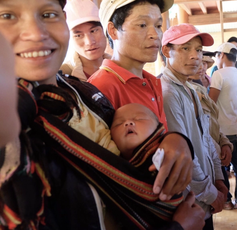 Hai mỹ nhân của hoa hậu việt nam lặng lẽ đi từ thiện tại quảng nam - 7