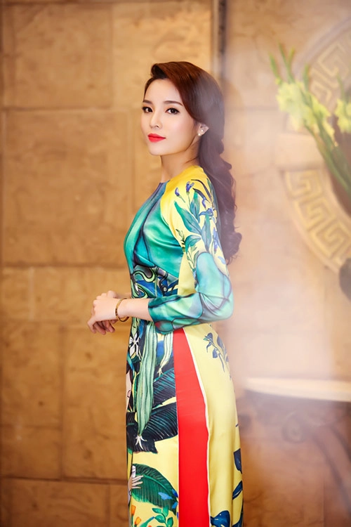 Hh kỳ duyên lúng liếng khoe nét xuân thì trên sàn diễn - 4