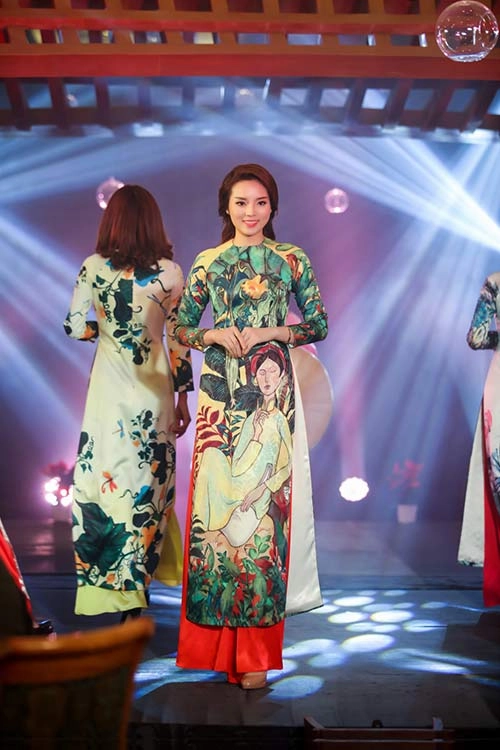 Hh kỳ duyên lúng liếng khoe nét xuân thì trên sàn diễn - 9