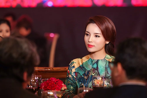 Hh kỳ duyên lúng liếng khoe nét xuân thì trên sàn diễn - 10