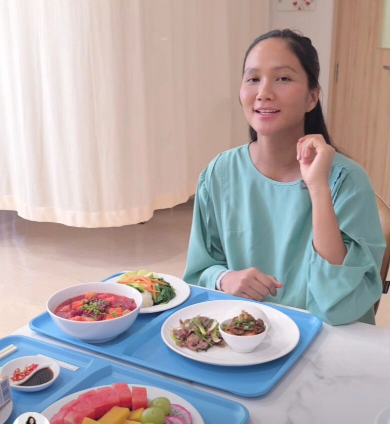 Hhen niê chi 300 triệu ở cữ phòng sang như khách sạn cảnh cả đội y tá chăm em bé khiến ai nhìn cũng ngưỡng mộ - 4