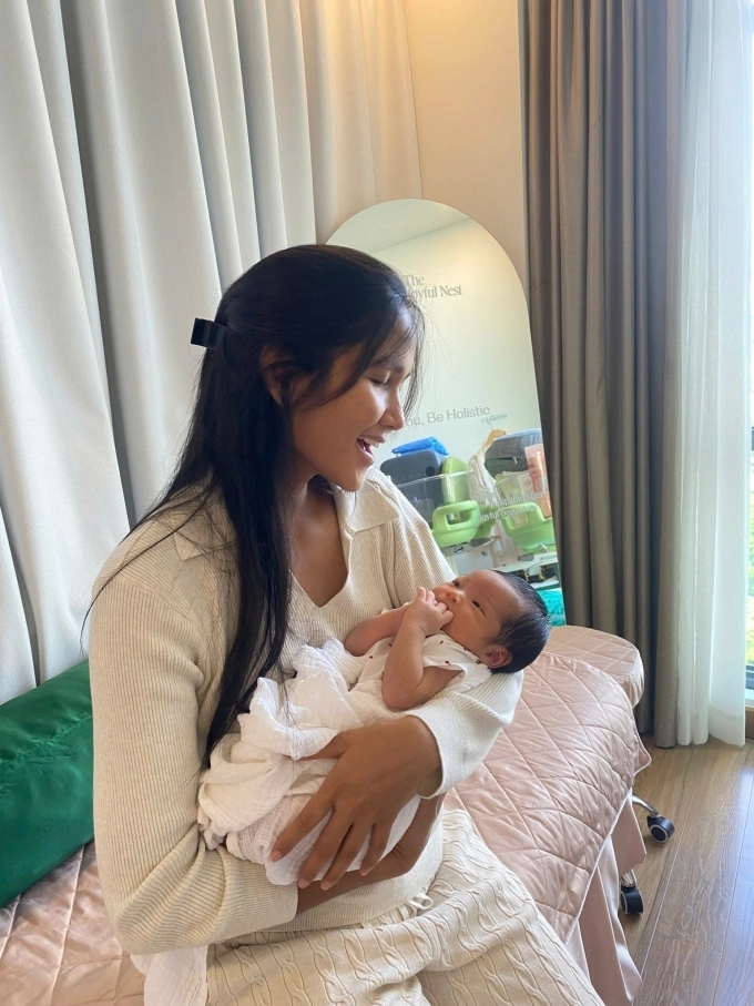 Hhen niê mừng con gái đầy tháng - 2