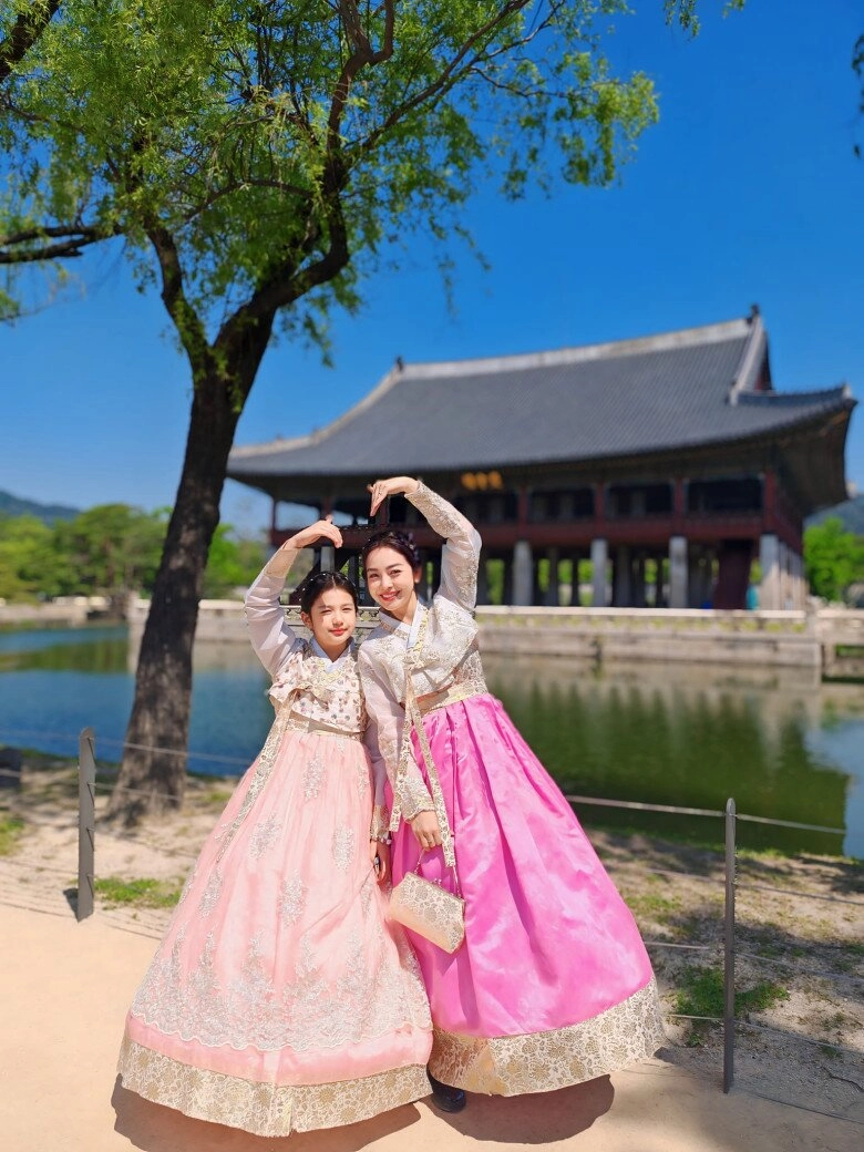 Hoa hậu jennifer phạm khoe đón thành viên mới mẹ 4 con nay sung sướng vì được bế bồng thiên thần nhỏ - 8