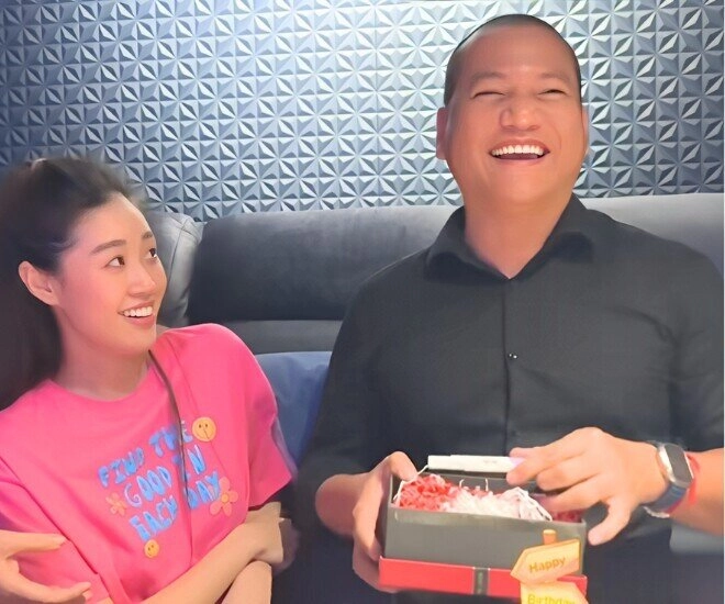 Hoa hậu khánh vân mắc đẻ với chồng nhiếp ảnh gia hơn 17 tuổi gặp con gái võ hoàng yên liền vội xin vía - 8