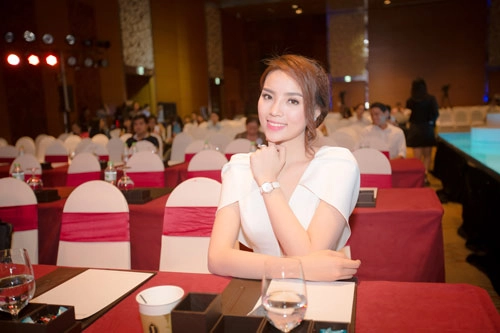 Hoa hậu kỳ duyên xuất hiện lộng lẫy sau hình ảnh nhập viện - 3