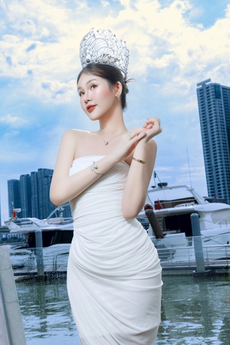 Hoa hậu lê âu ngân anh thăng chức làm phó khoa ở trường đại học chồng btv liền thưởng nóng 2 món quà đỡ tốn - 4