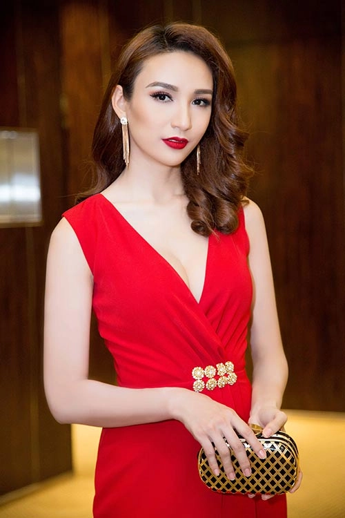 Hoa hậu ngọc diễm đẹp hút hồn với váy xẻ sâu - 2