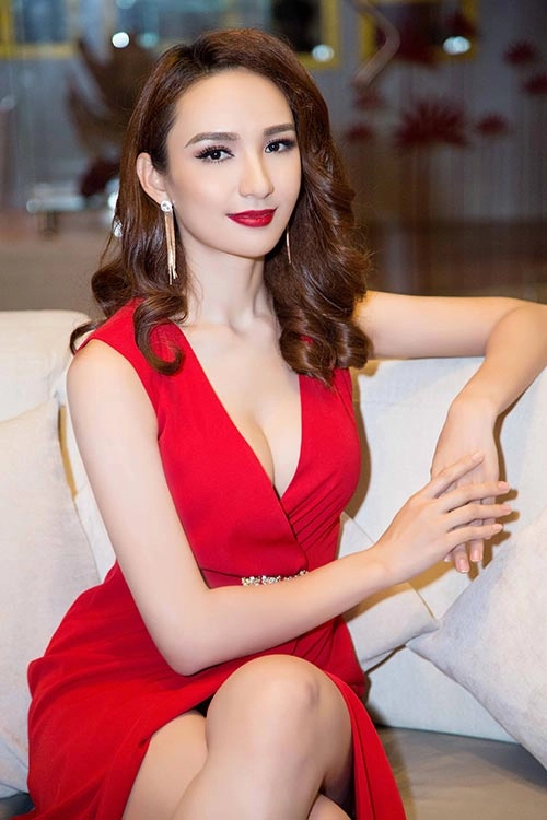 Hoa hậu ngọc diễm đẹp hút hồn với váy xẻ sâu - 10