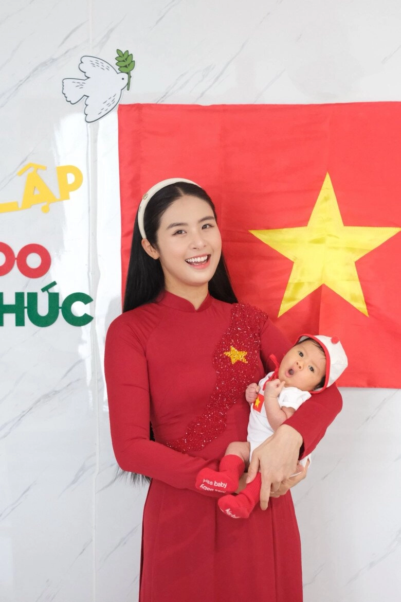 Hoa hậu ngọc hân bế con tổ chức sinh nhật cho chồng quý tử 1 tháng tuổi hưởng gen mũi cao của bố - 9