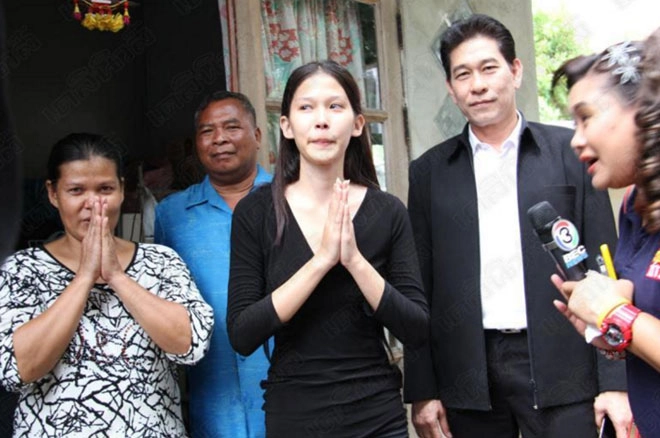 Hoa hậu nhặt rác suýt bị tước vương miện vì nói dối về học vấn - 2