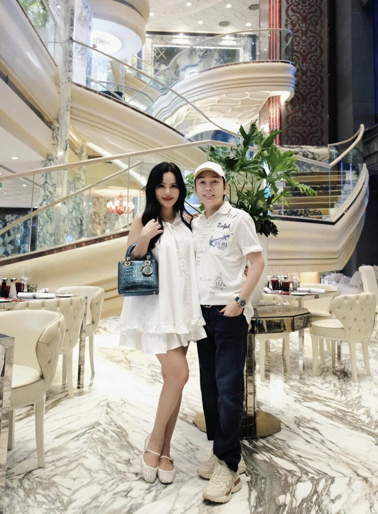 Hoa hậu phương lê sinh con thứ 4 nsưt vũ luân hạnh phúc làm bố lần đầu ở tuổi 53 - 3