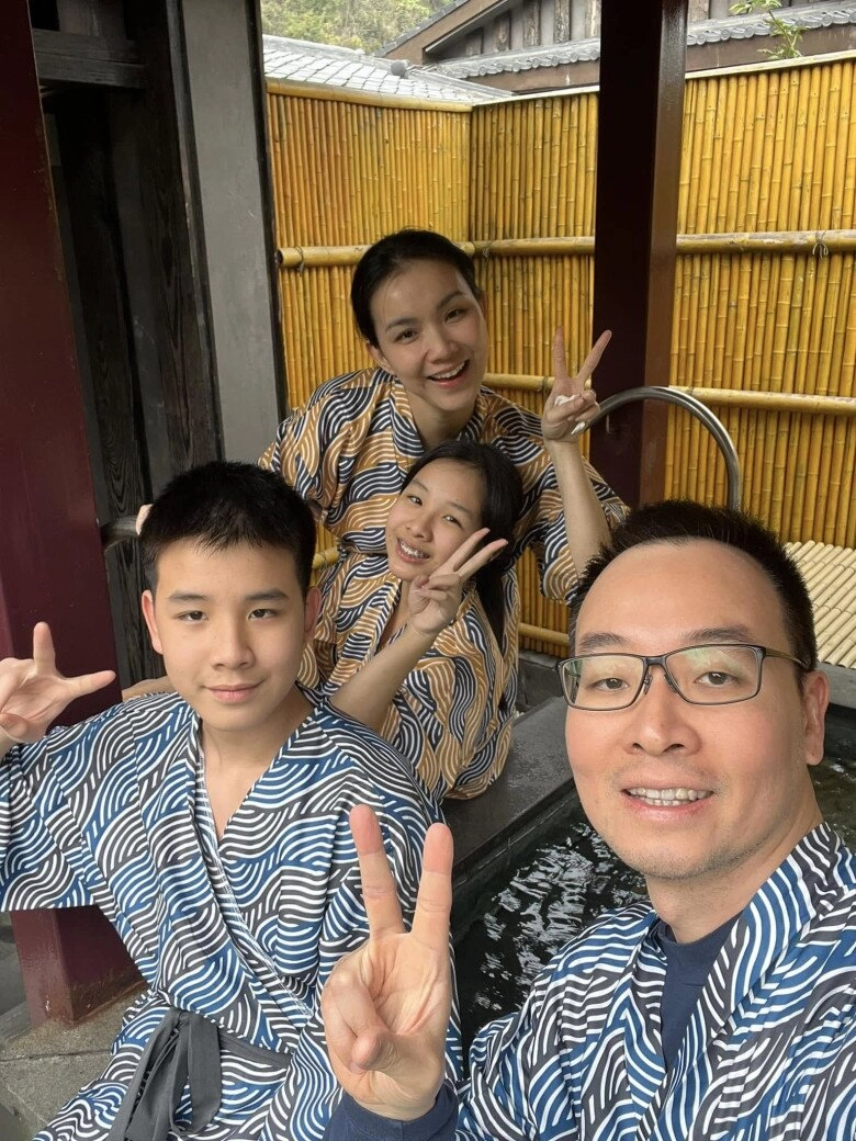 Hoa hậu thùy lâm sinh 2 con cao vống như bản sao của chồng tiến sĩ thừa nhận không trẻ tự nhiên ở tuổi u40 - 2