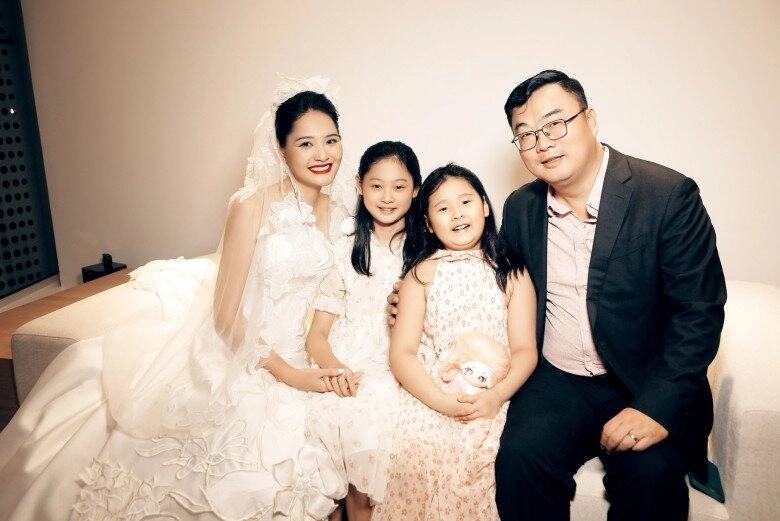 Hoa hậu việt lấy chồng trung quốc cao 1m9 sinh ái nữ 12 tuổi đã đạt ngưỡng 1m8 nhìn diện mạo càng bất ngờ - 2