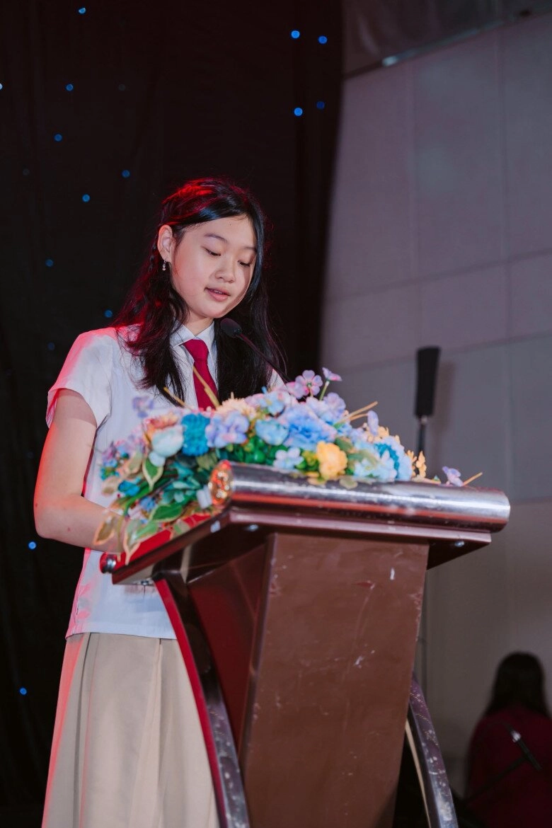 Hoa hậu việt lấy chồng trung quốc cao 1m9 sinh ái nữ 12 tuổi đã đạt ngưỡng 1m8 nhìn diện mạo càng bất ngờ - 6