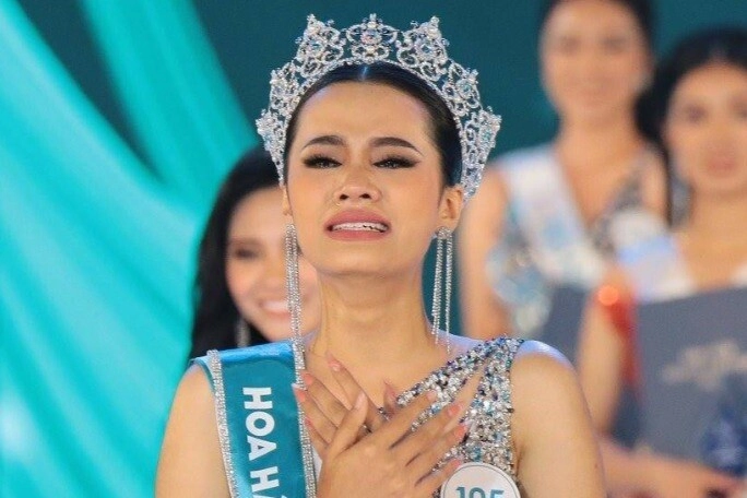 Hoa hậu việt trả lại vương miện 4 tỷ ngay khi đăng quang được bạn trai là nam thần cưng chiều 24 tuổi có cả kho đồ hiệu - 2