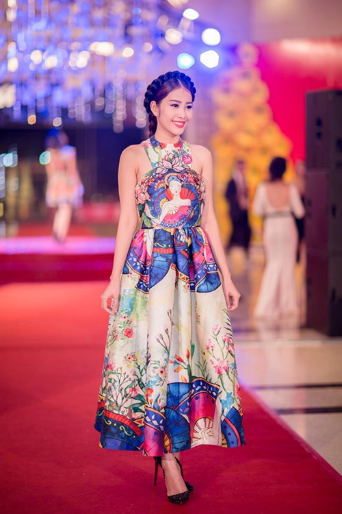 Hoa khôi nam em hà thu xinh đẹp nổi bật trên thảm đỏ - 2