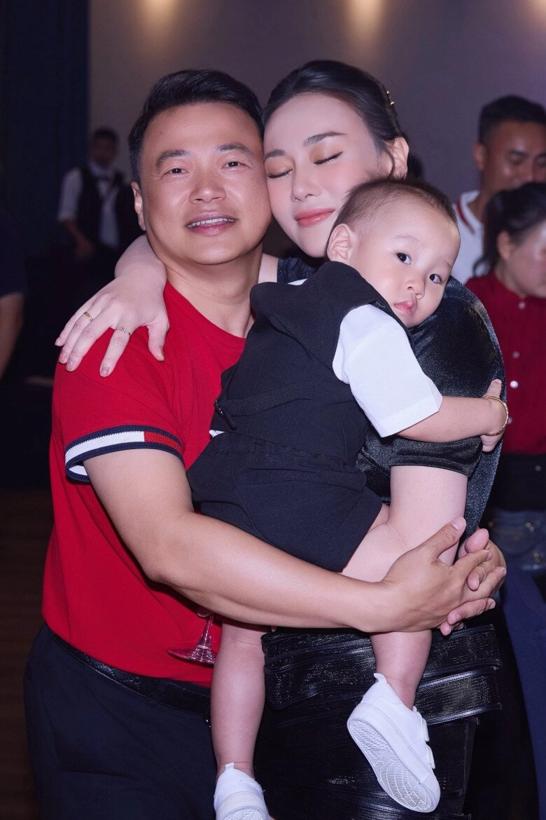 Hội mẹ bỉm sinh đôi của vbiz chạy show phương oanh được shark bình ủng hộ sam độc lập kinh tế với chồng hàn quốc - 2