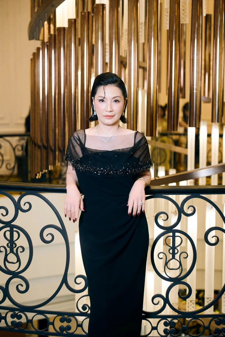 Hồng đào xịt keo khi nghe khán giả nhắc tên chồng cũ quang minh việt hương phải giải nguy quên ngay liền - 5