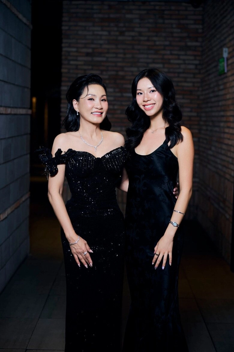 Hồng đào xịt keo khi nghe khán giả nhắc tên chồng cũ quang minh việt hương phải giải nguy quên ngay liền - 7