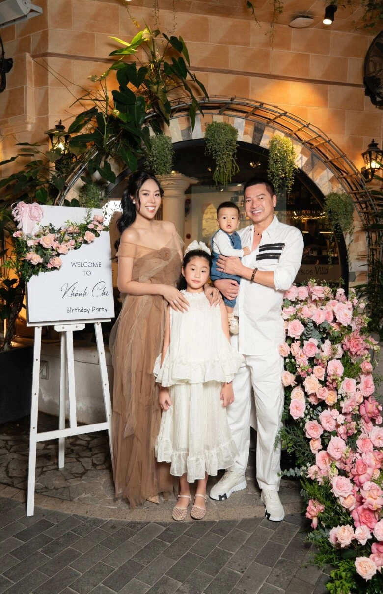 Hồng đào xịt keo khi nghe khán giả nhắc tên chồng cũ quang minh việt hương phải giải nguy quên ngay liền - 8