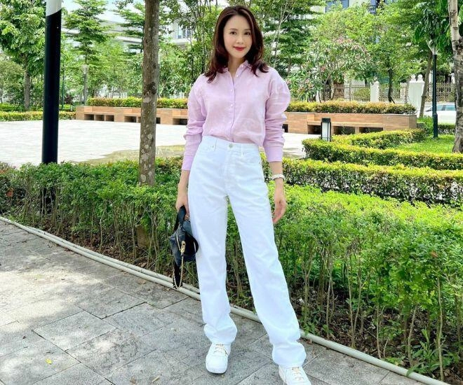 Hồng diễm lên đồ hack tuổi với mẫu quần jeans dễ mặc hơn skinny jeans chị em 40 nên thử ngay - 2