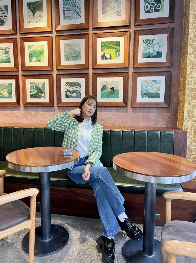 Hồng diễm lên đồ hack tuổi với mẫu quần jeans dễ mặc hơn skinny jeans chị em 40 nên thử ngay - 6