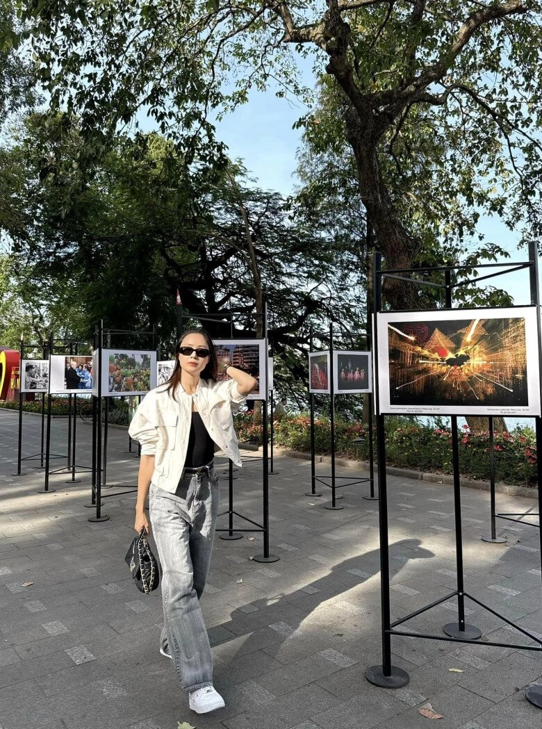 Hồng diễm lên đồ hack tuổi với mẫu quần jeans dễ mặc hơn skinny jeans chị em 40 nên thử ngay - 10