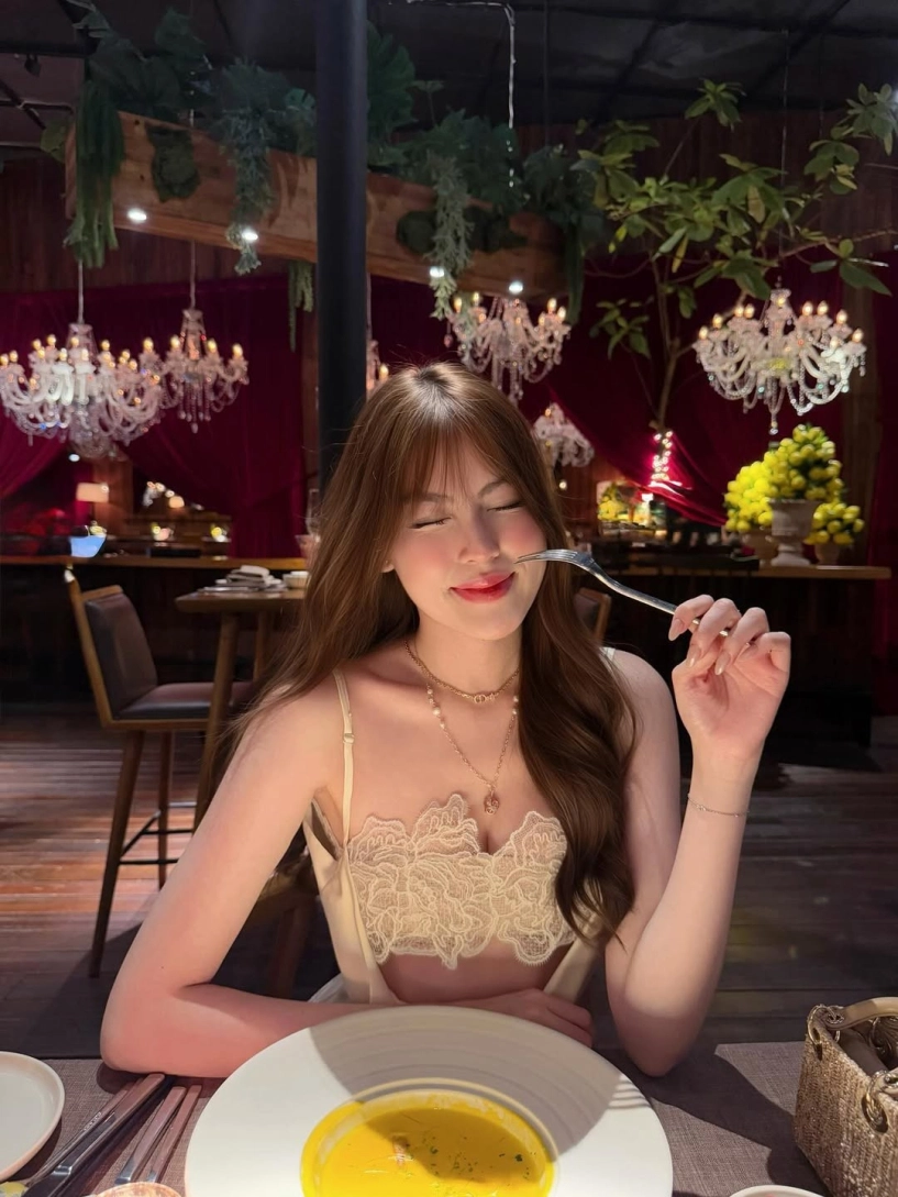 Hot girl tăng mỹ hàn đốt mắt fan với thiết kế nửa kín nửa hở - 6