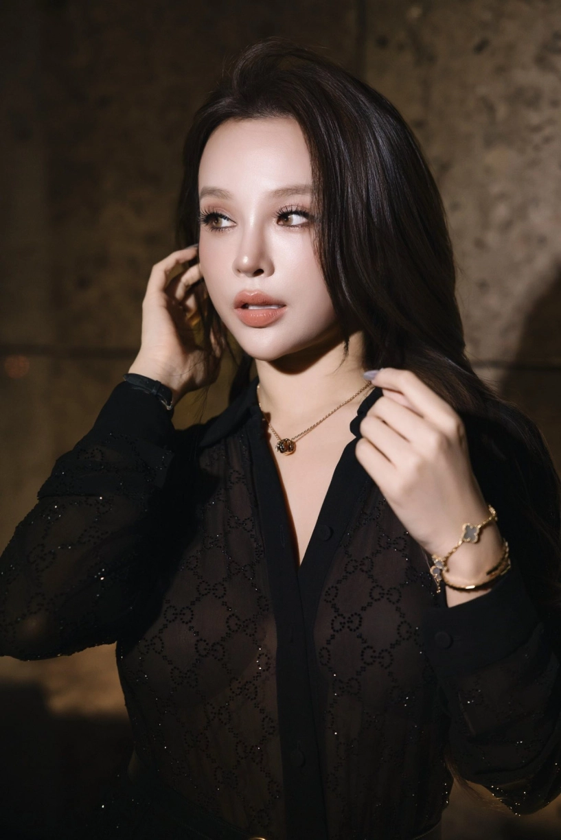 Huyền baby tuổi 36 đẹp lấn át dàn khách mời nhan sắc u40 gây choáng - 1