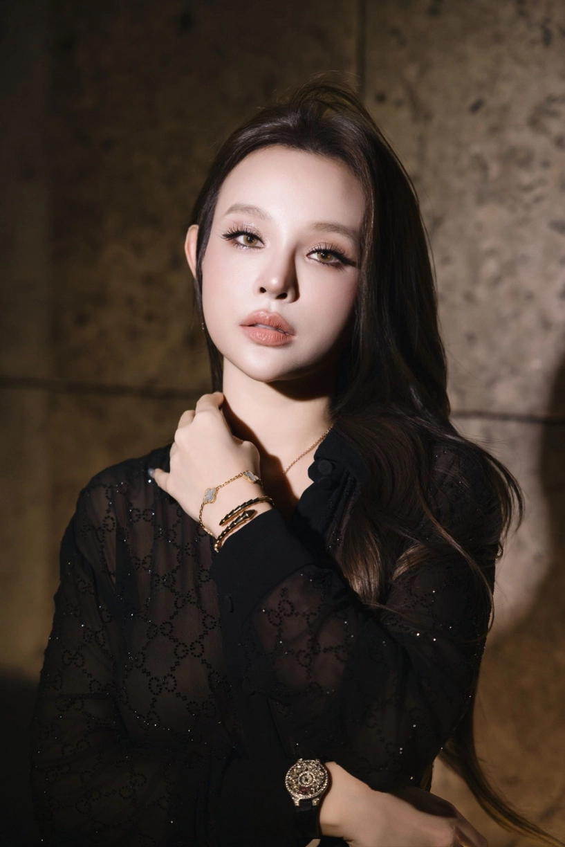 Huyền baby tuổi 36 đẹp lấn át dàn khách mời nhan sắc u40 gây choáng - 4