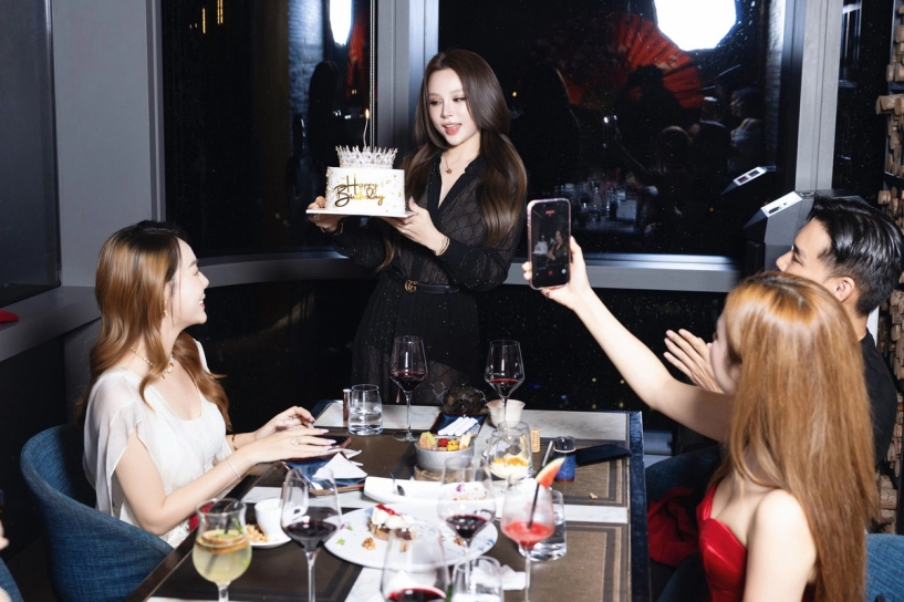 Huyền baby tuổi 36 đẹp lấn át dàn khách mời nhan sắc u40 gây choáng - 8