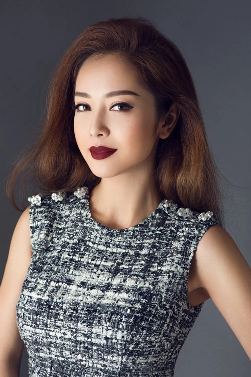 Jennifer phạm khoe vòng ba gợi cảm với đầm ôm sát - 2