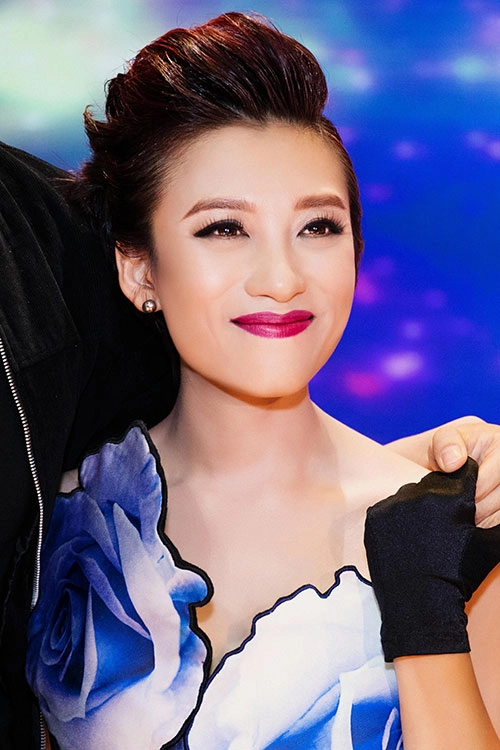 Jennifer phạm tóc bạch kim hóa cô đào bốc lửa trên sân khấu - 12