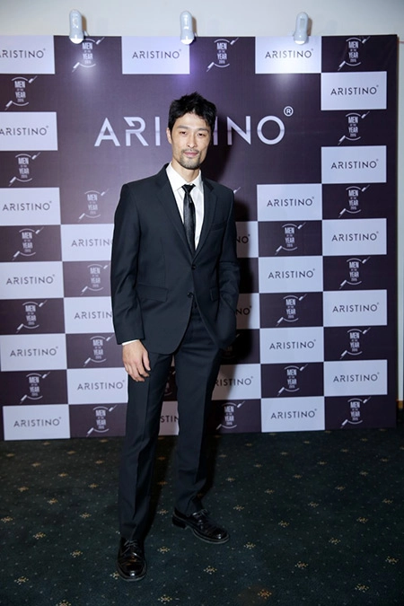 Johnny trí nguyễn phong cách với aristino trên thảm đỏ - 2