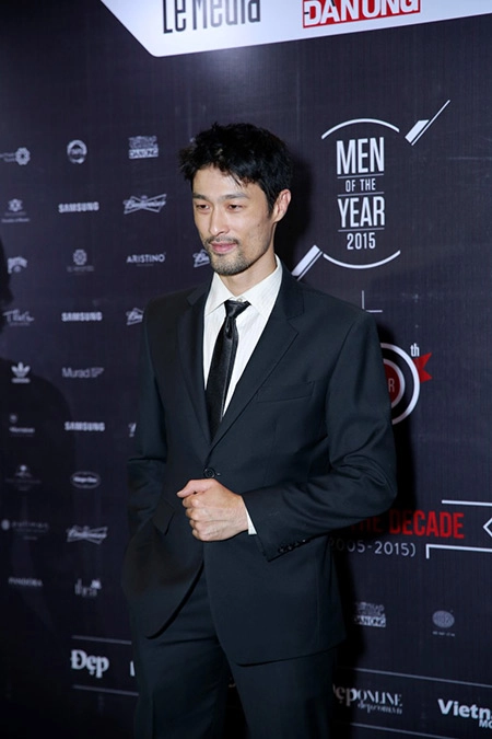 Johnny trí nguyễn phong cách với aristino trên thảm đỏ - 3