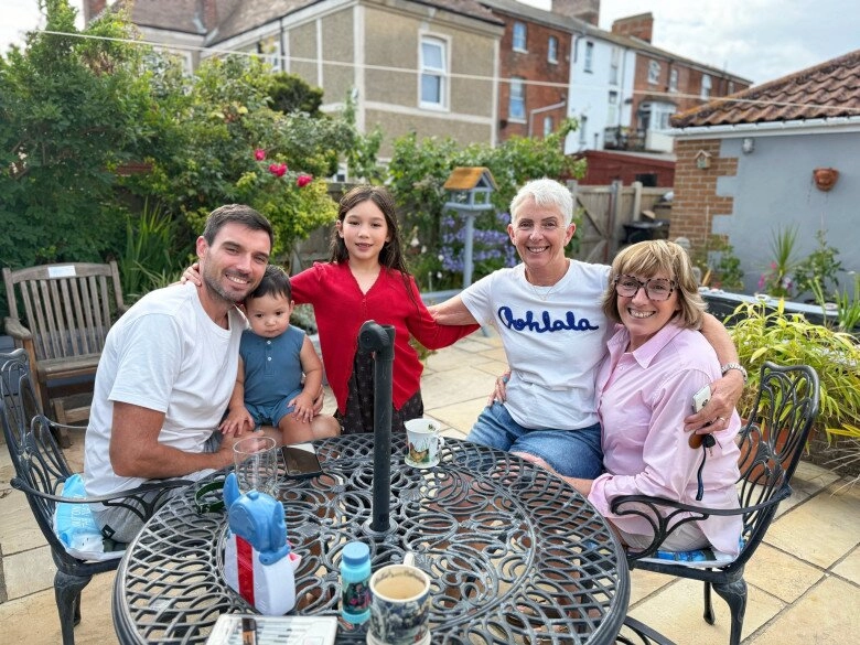 Khi mẹ bỉm vbiz nuôi con lai tây chạy show hà anh chu toàn mọi thứ lan phương cho ái nữ ti sữa ở trường quay - 7