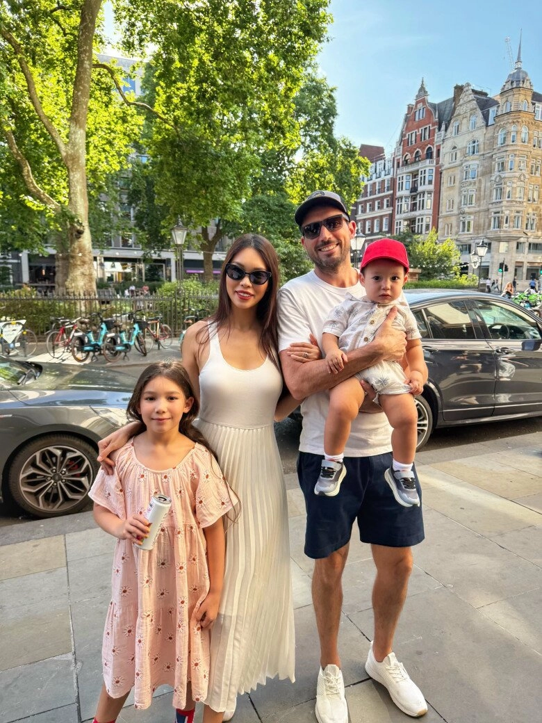 Khi mẹ bỉm vbiz nuôi con lai tây chạy show hà anh chu toàn mọi thứ lan phương cho ái nữ ti sữa ở trường quay - 8