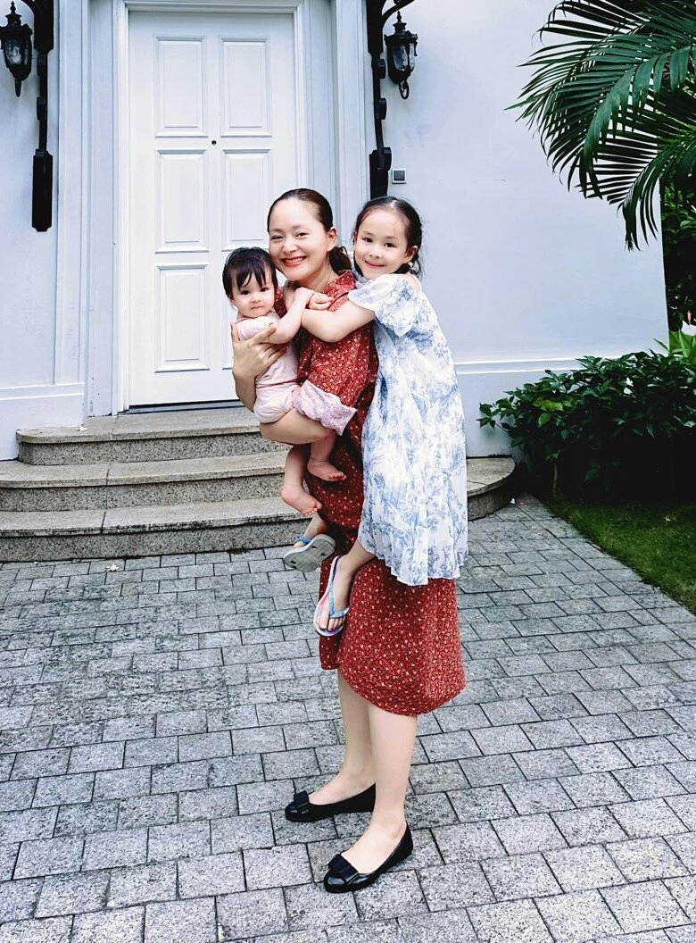 Khi mẹ bỉm vbiz nuôi con lai tây chạy show hà anh chu toàn mọi thứ lan phương cho ái nữ ti sữa ở trường quay - 15