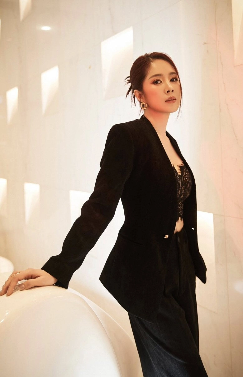 Không nhận ra nữ hoàng phim truyền hình miền tây cả chục năm ăn mặc giản dị nay lột xác thành nữ tổng tài sang chảnh - 9