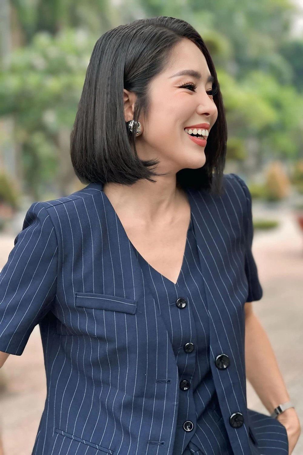 Không nhận ra nữ hoàng phim truyền hình miền tây cả chục năm ăn mặc giản dị nay lột xác thành nữ tổng tài sang chảnh - 13