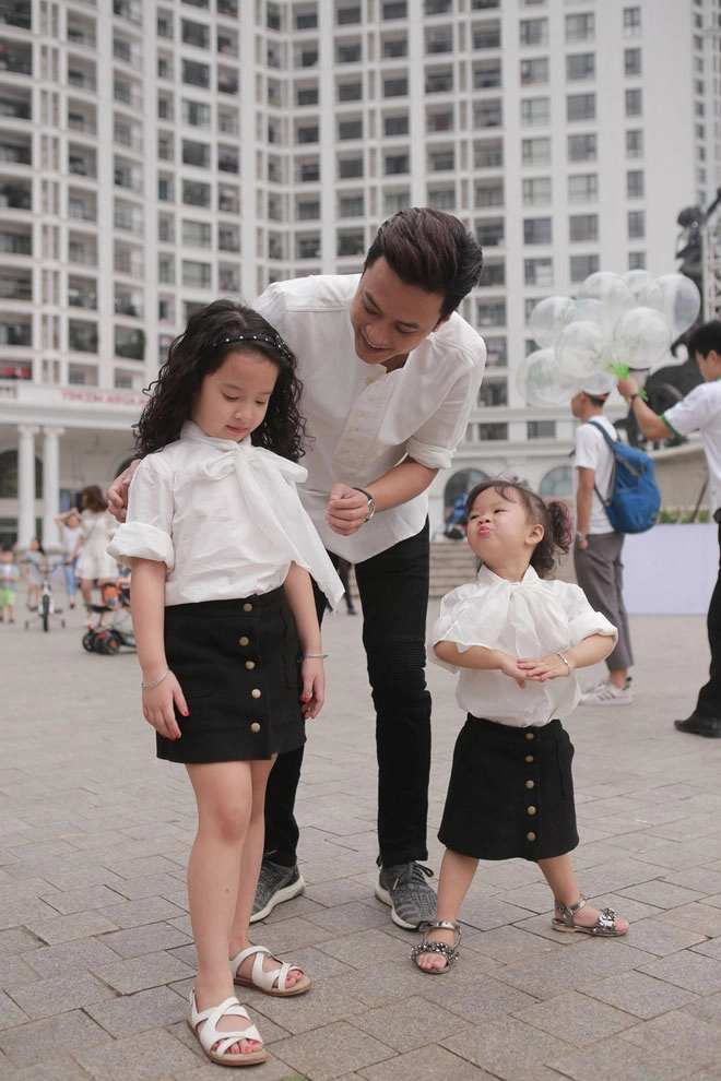 Không thể rời mắt với thời trang hè cực xinh của con gái hồng đăng hồng nhung - 1