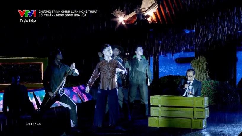 Lần tái xuất gây xúc động của mc lại văn sâm - 2