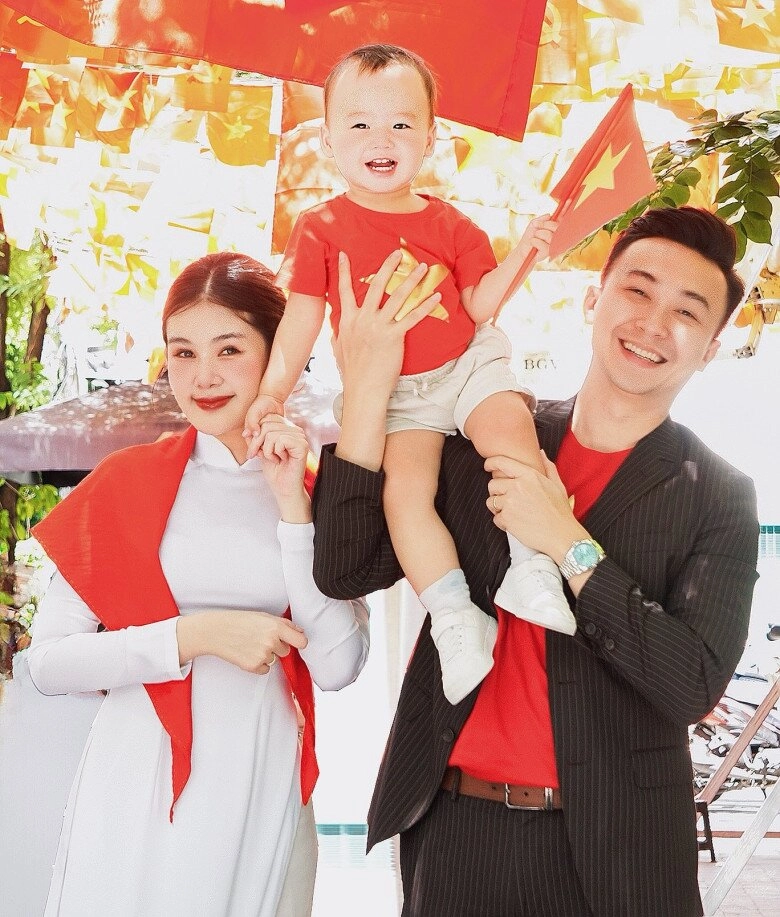 Lê âu ngân anh vừa thành phó trưởng khoa chạy show vẫn không quên nhiệm vụ được chồng btv cho thoải mái mua sắm hàng hiệu - 5