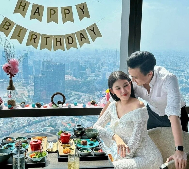 Lê âu ngân anh vừa thành phó trưởng khoa chạy show vẫn không quên nhiệm vụ được chồng btv cho thoải mái mua sắm hàng hiệu - 6