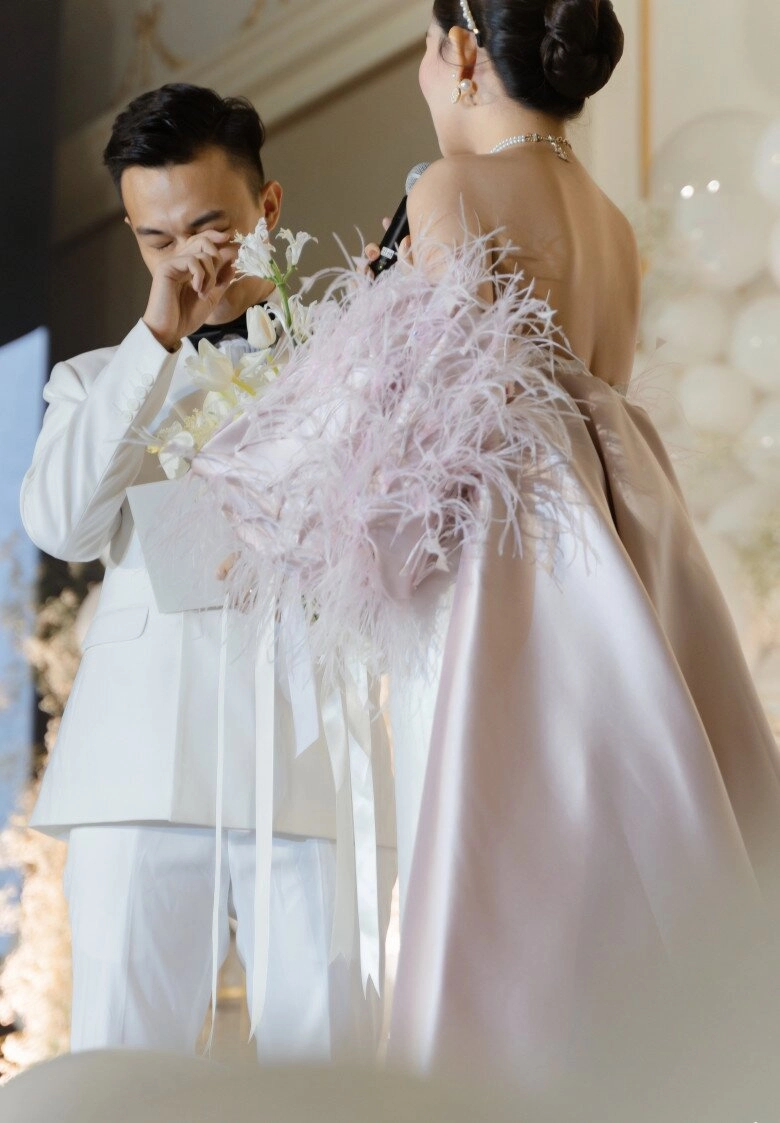 Lê âu ngân anh vừa thành phó trưởng khoa chạy show vẫn không quên nhiệm vụ được chồng btv cho thoải mái mua sắm hàng hiệu - 9