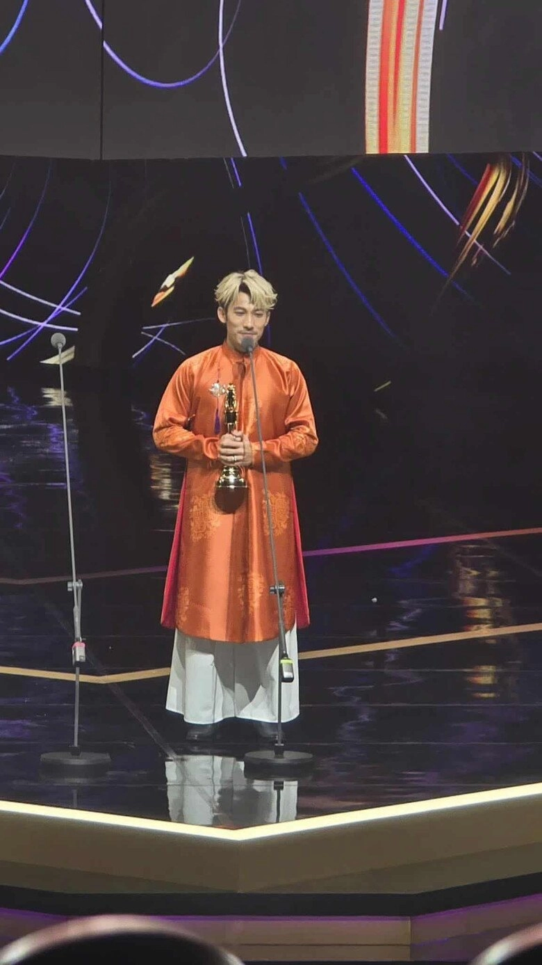 Liên bỉnh phát vỡ òa hạnh phúc khi đi vào lịch sử là nam diễn viên việt đầu tiên trở thành thị đế kim chung - 3