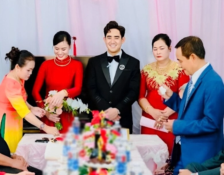 Linh lan tổ chức đám cưới với ca sĩ đinh kiến phong con gái vân quang long lung linh trong hôn lễ của mẹ - 6