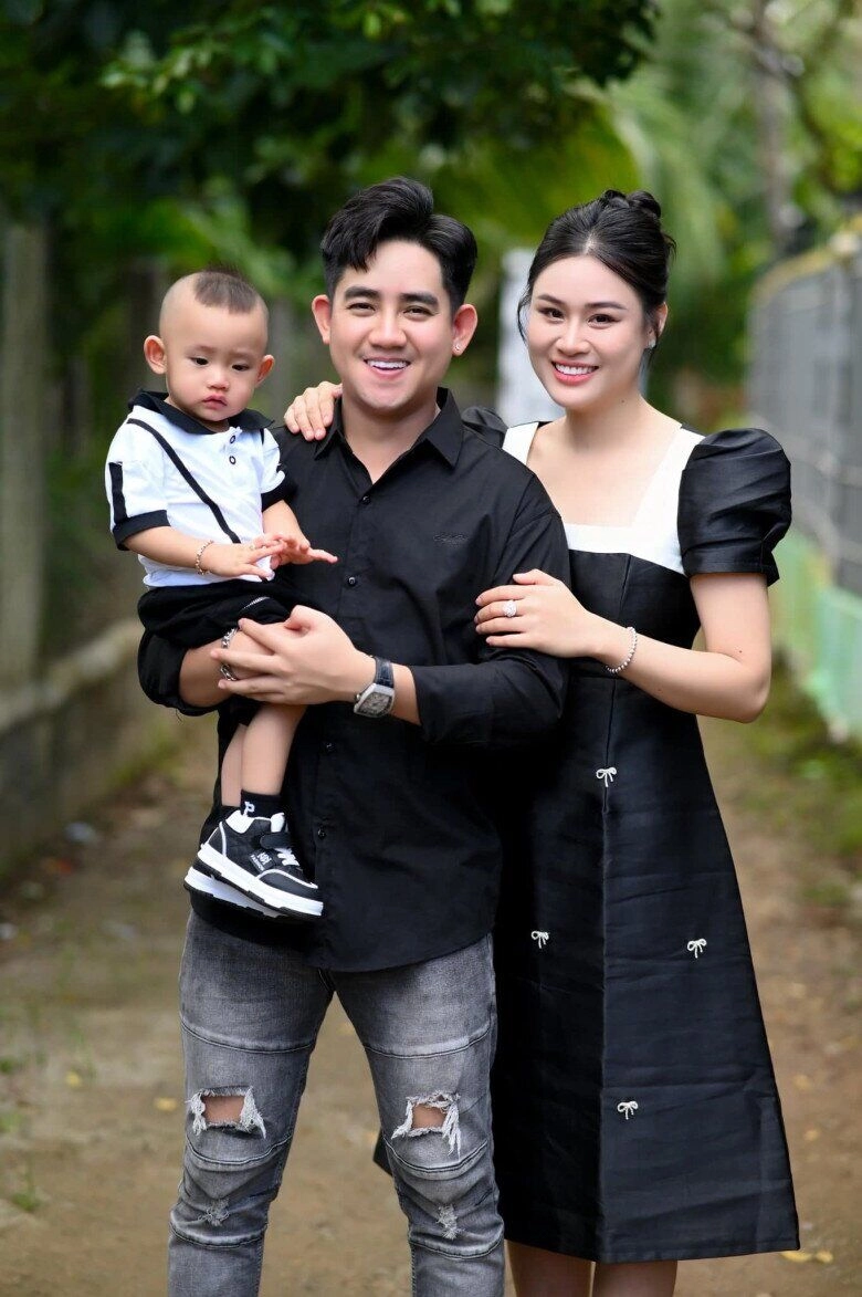 Linh lan tổ chức đám cưới với ca sĩ đinh kiến phong con gái vân quang long lung linh trong hôn lễ của mẹ - 7