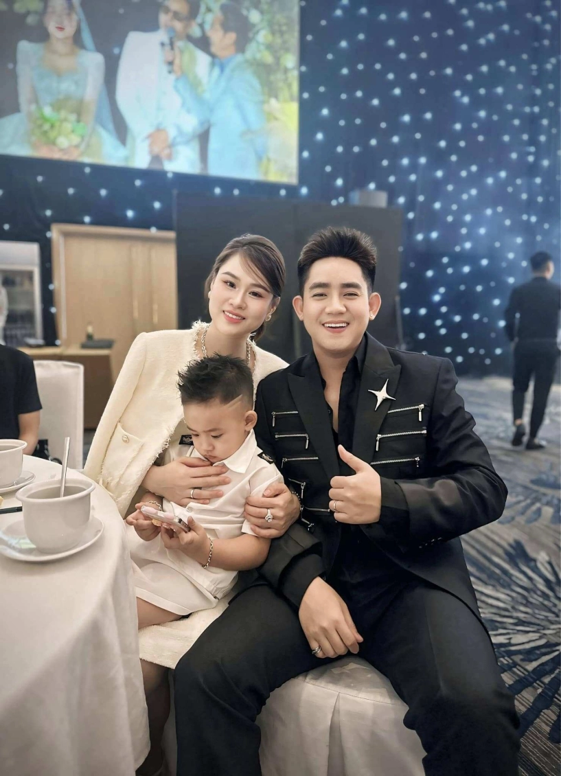 Linh lan tổ chức đám cưới với ca sĩ đinh kiến phong con gái vân quang long lung linh trong hôn lễ của mẹ - 9